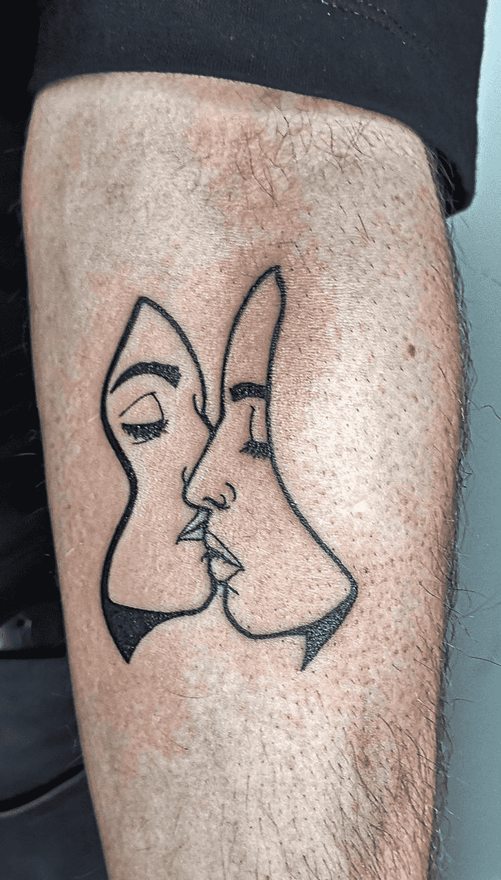 Kiss Day Tattoo Figure