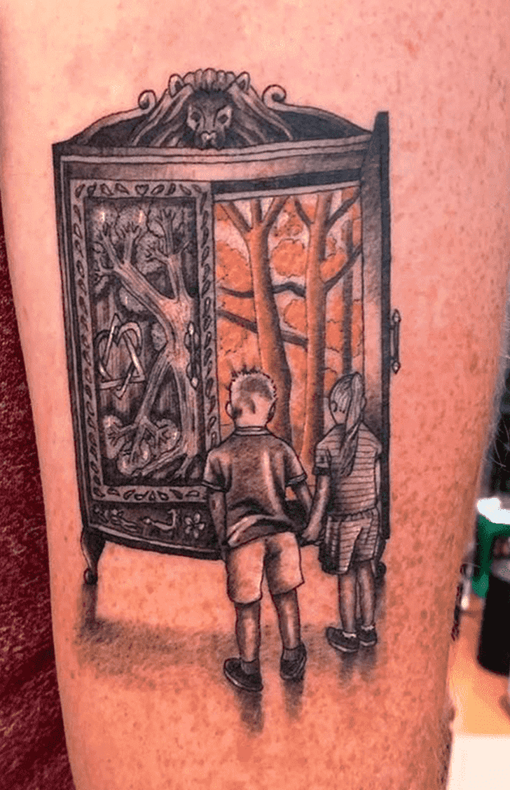 Narnia Tattoo Figure